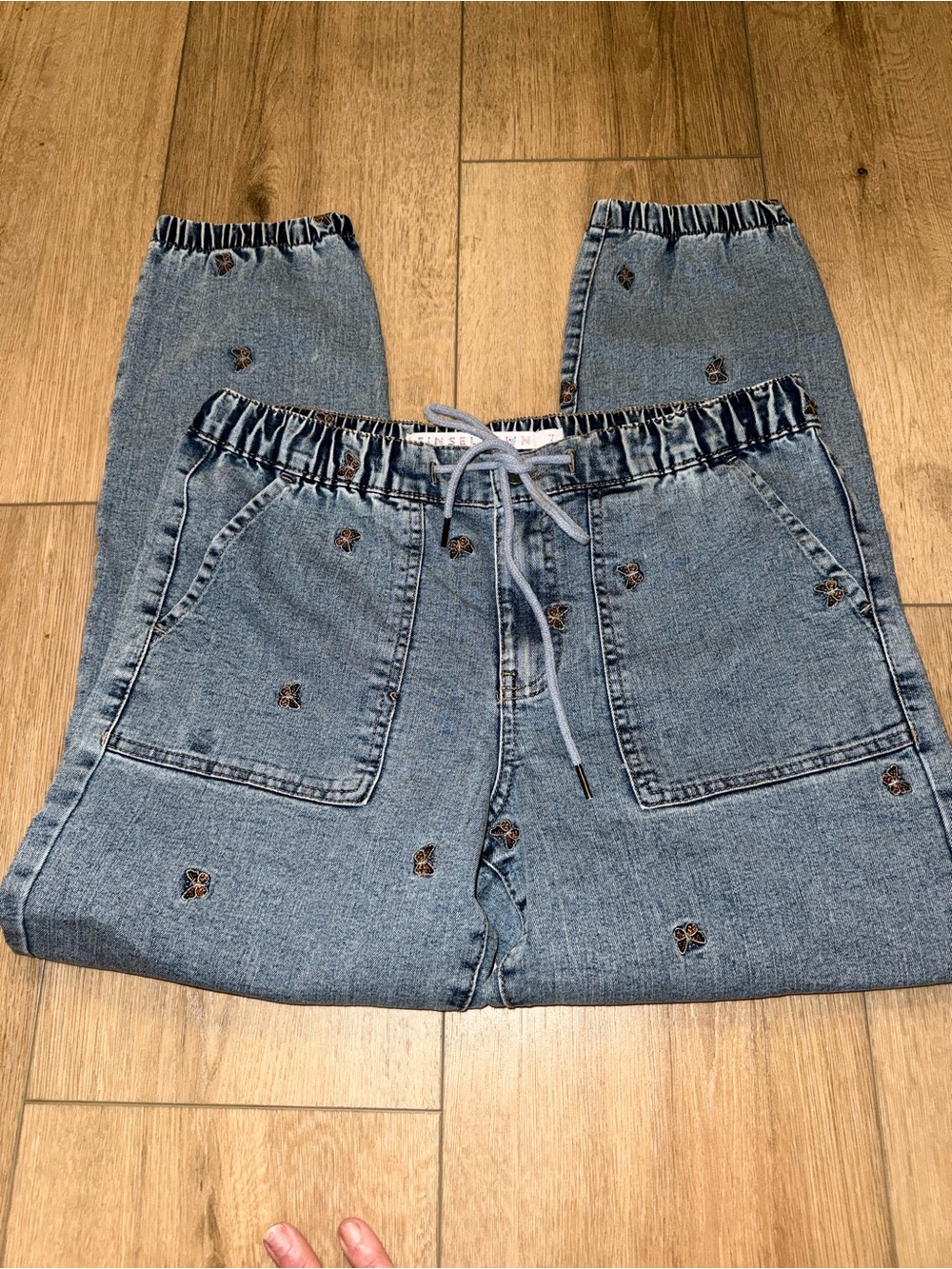 TinselTown Butterfly Embroidered Denim Jogger Jeans Size 7 Drawstring